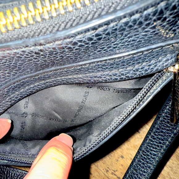 MICHAEL KORS Julia Women MK MD Messenger Bag Purse Black Leather Gold 38H8XJQM2L - Picture 4 of 8